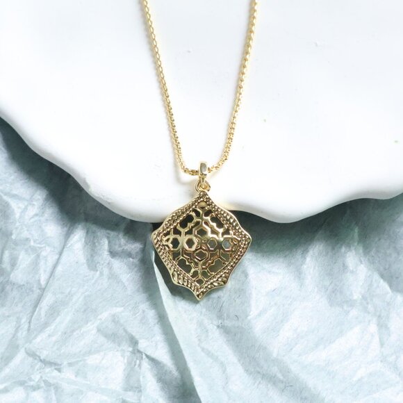 💕 Kendra Scott Kacey Filigree Mix Long Necklace Gold - Picture 2 of 2